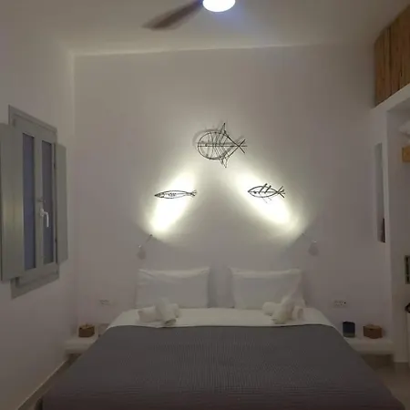 Astivi Santorini * Pýrgos